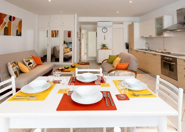 L Olivier Modern And Bright Historic Center Gem, 150m From The Antibes