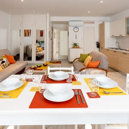 L Olivier Modern And Bright Historic Center Gem, 150m From The Antibes