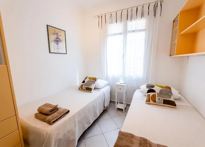 Apartment L Olivier Modern And Bright Historic Center Gem, 150m From The Antibes