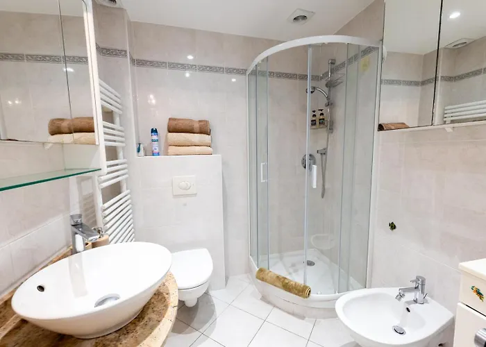 L Olivier Modern And Bright Historic Center Gem, 150m From The * Antibes