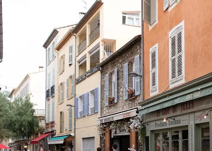 L Olivier Modern And Bright Historic Center Gem, 150m From The Antibes