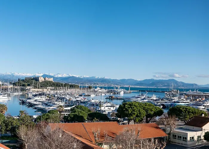 L Olivier Modern And Bright Historic Center Gem, 150m From The Apartment